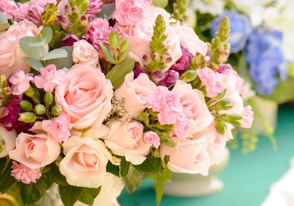 GettyImages-1283886803-1024x684-landscape-26cbdb8d6f1f792da877ec2b86940ef9- (5) A close up of some flowers in a vase