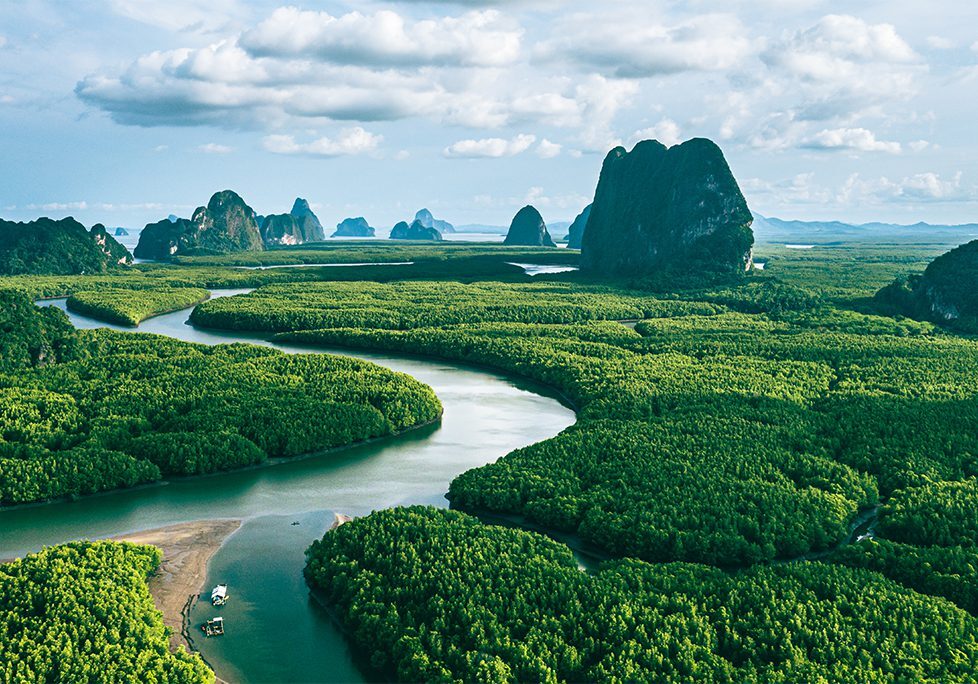 _0011_GettyImages-1611922462 A river running through the middle of an area.