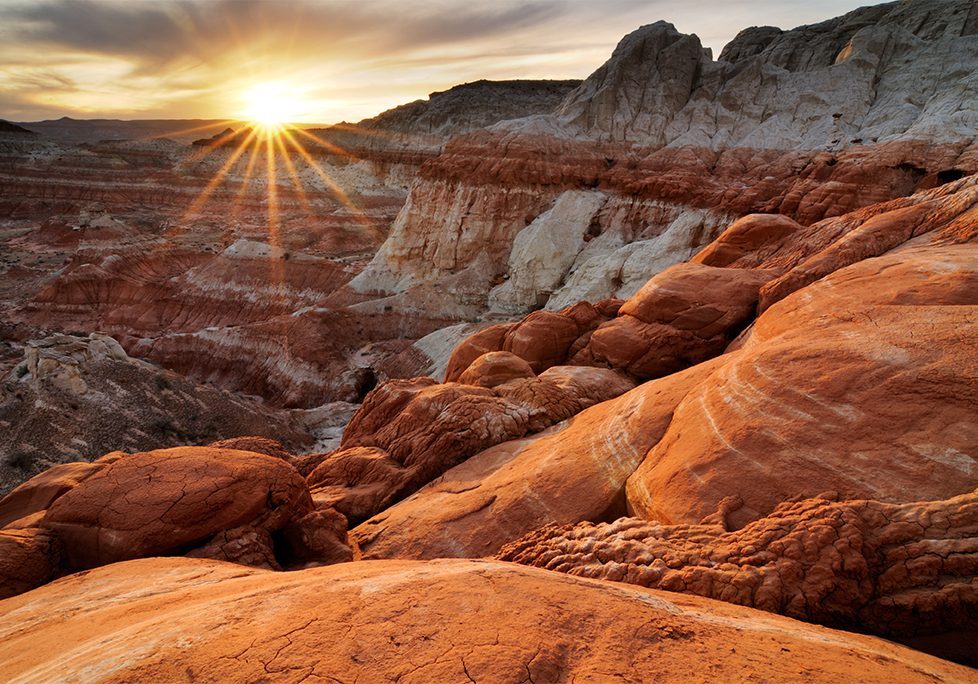 _0026_GettyImages-181877837 A sunset over the desert with mountains in the background.
