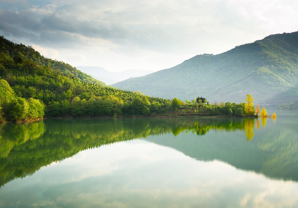 _0027_GettyImages-474267374 A lake with mountains in the background and trees.