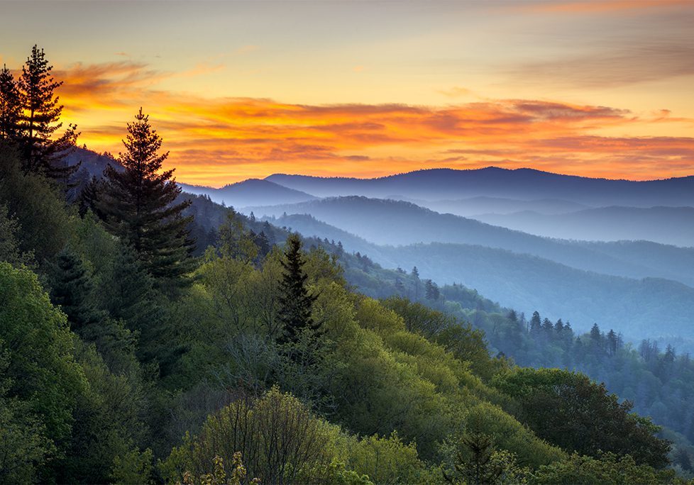 _0028_GettyImages-163642367 A view of the mountains at sunset from atop clingman 's dome.